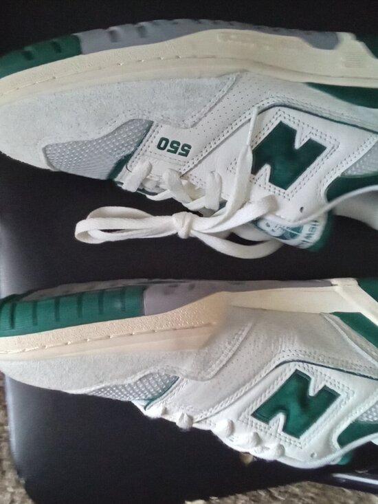 The New Balance 550 White 2024 in size 8.5 is a stylish and versatile athletic main image 6